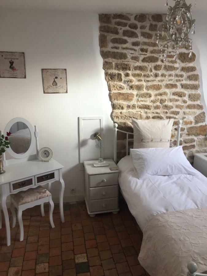 Bed and Breakfast No 3 Route De Lingramiere La Ferte-Mace Esterno foto