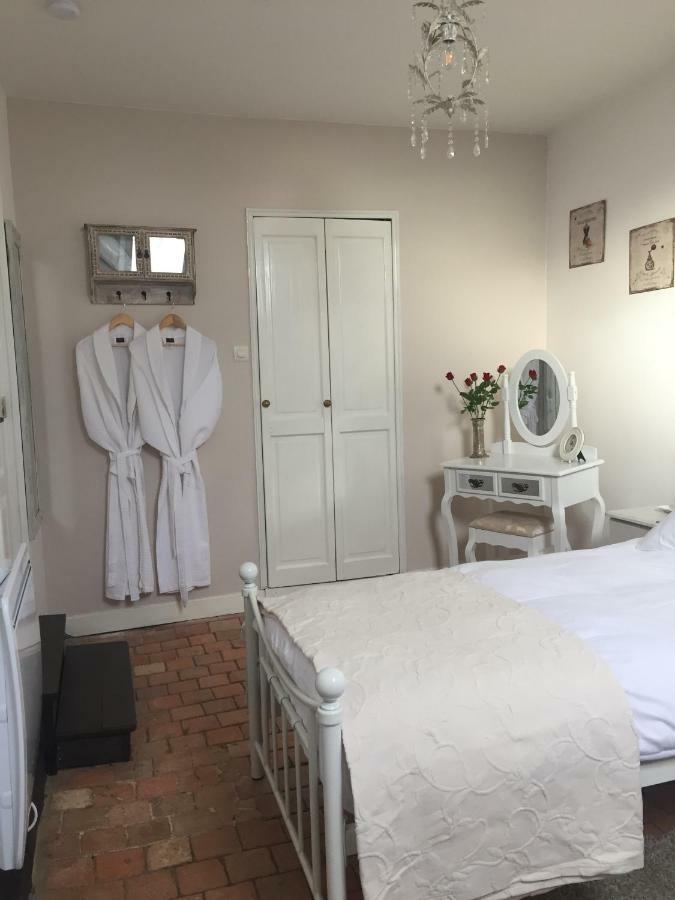 Bed and Breakfast No 3 Route De Lingramiere La Ferte-Mace Esterno foto