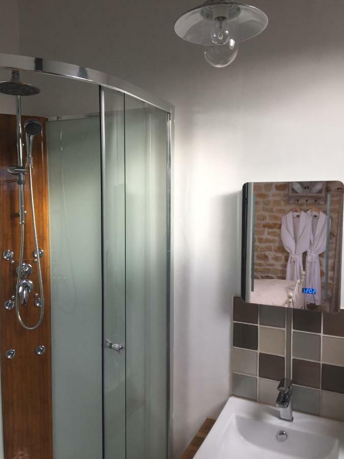Bed and Breakfast No 3 Route De Lingramiere La Ferte-Mace Esterno foto